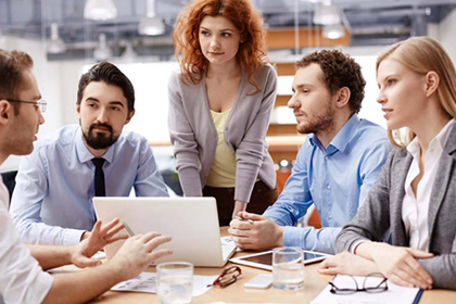 律师起诉欠款费用由谁支付？